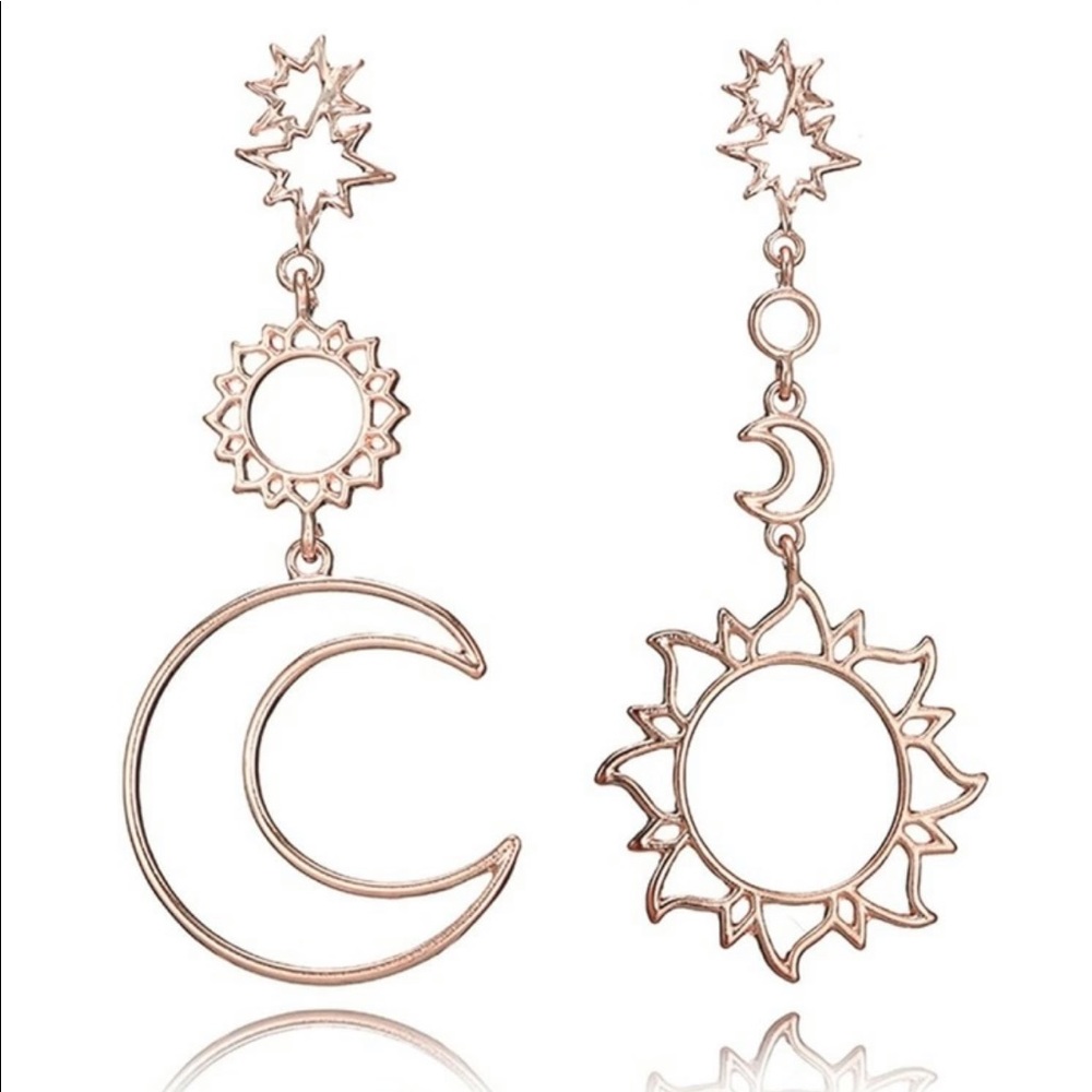• Tori • Mismatched Moon + Sun Earrings - Picture 3 of 5